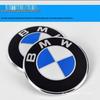 Sada log BMW pro přední a zadní část: 82mm Modrá/Bílá Přední, Černé Dno; 74mm Modrý/Bílý Zadní, Modifikovaný Design.