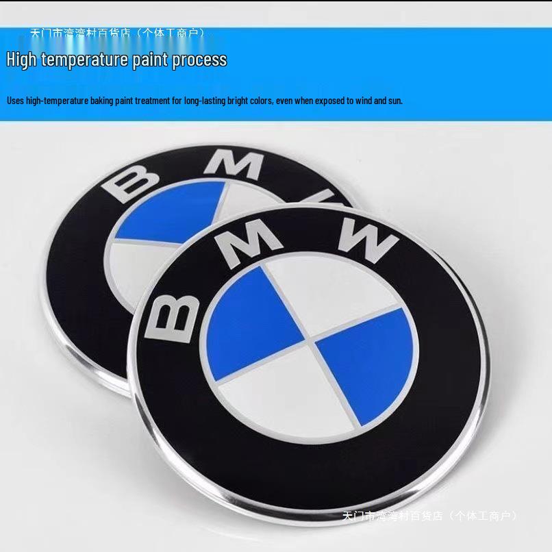 Sada log BMW pro přední a zadní část: 82mm Modrá/Bílá Přední, Černé Dno; 74mm Modrý/Bílý Zadní, Modifikovaný Design.