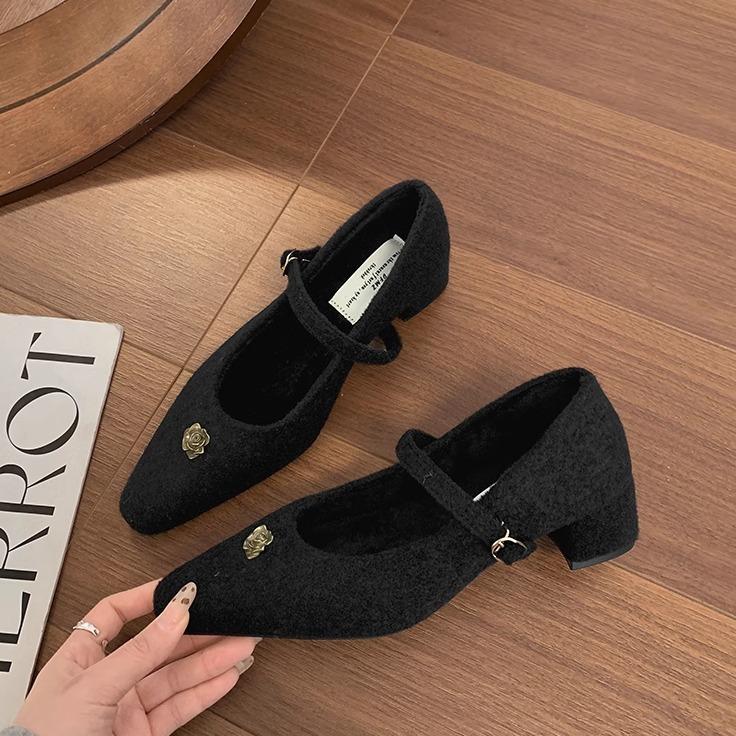 Fashion temperament French retro thick heel light mouth single shoes women's 2025 new spring and autumn skirt velvet Mary Jane shoes