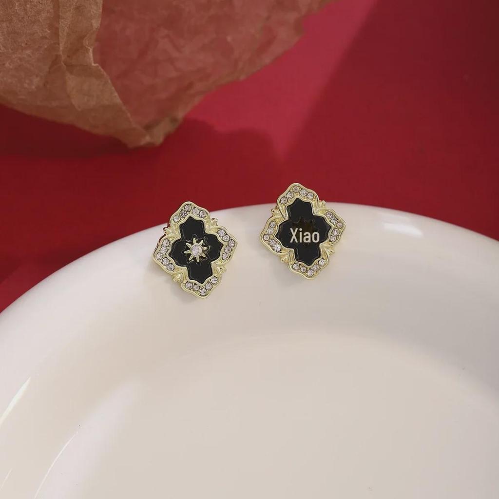 Vintage French Retro Diamond Lace Rhombus Earrings - Light Luxury & High-End Style
