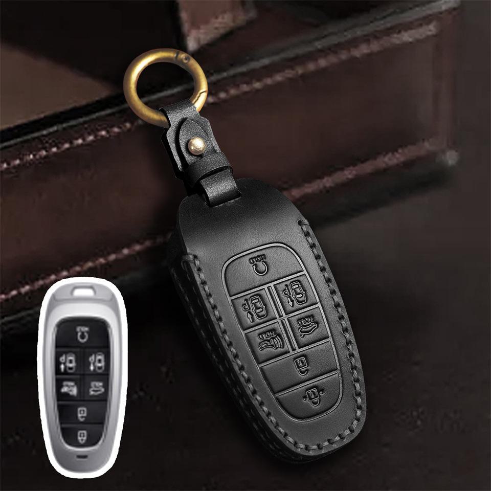 Moderne Autoschlüsselhülle STARIA/SONATA Lederschutzhülle mit Schnalle. Stilvolles und praktisches Accessoire für Ihren Autoschlüssel.