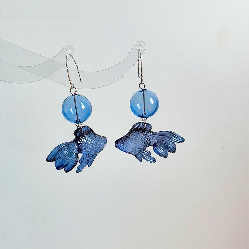 

Стеклянные серьги-подвески в виде маленьких рыбок, круглые, новые, с китайским темпераментом, универсальные, с крючком для ушей, нишевые, с индивидуальностью, высококлассные серьги