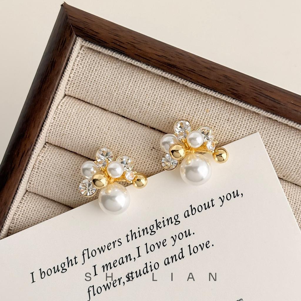 Light luxury high-end sense exquisite pearl temperament stud earrings zircon niche design sense versatile earrings fashion gentle earrings