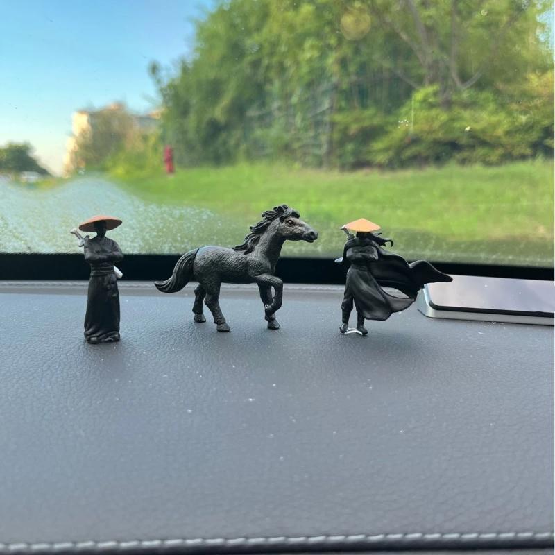 Compact Mini Resin Ancient Sino-Japanese Samurai Figurines Lightweight Car Interior Ornament for Travel Carry Decoration