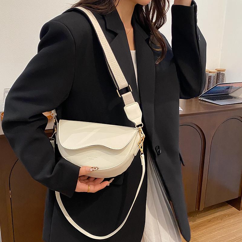 Minimalist Pu Saddle Bag For Women With Crossbody Strap For Daily Use
