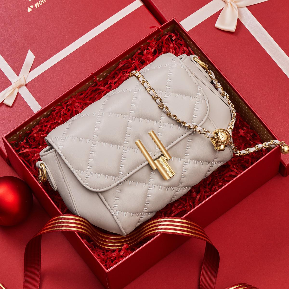 

Mrs. Qiao Bag Women s 2025 New Crossbody Bag Women s Chain Bag 520 Gift Genuine Leather Women s Bag Super Popular Small Bag Long21.5CM、Wide9.5CM、