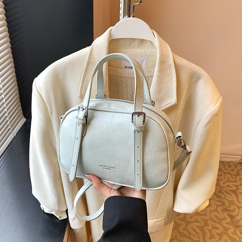 

Korean version of fashionable textured small round cake bag handbag 2025 summer new niche casual chain single shoulder armpit bag зелёный