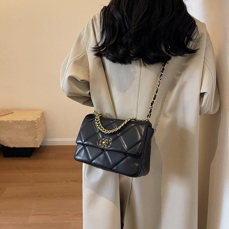 Rhombus big bag 2025 winter new trendy fashion Internet celebrity shoulder messenger bag large capacity women's chain versatile ins