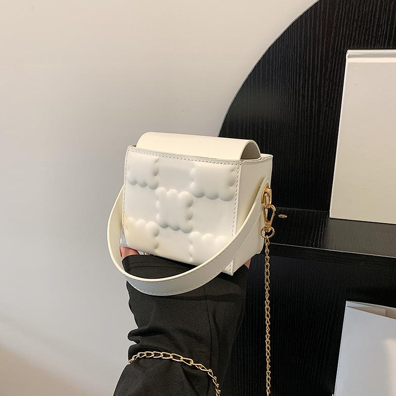 

Bag women s 2024 autumn new Korean version fashion indentation mini portable small square bag women s shoulder messenger bag белый