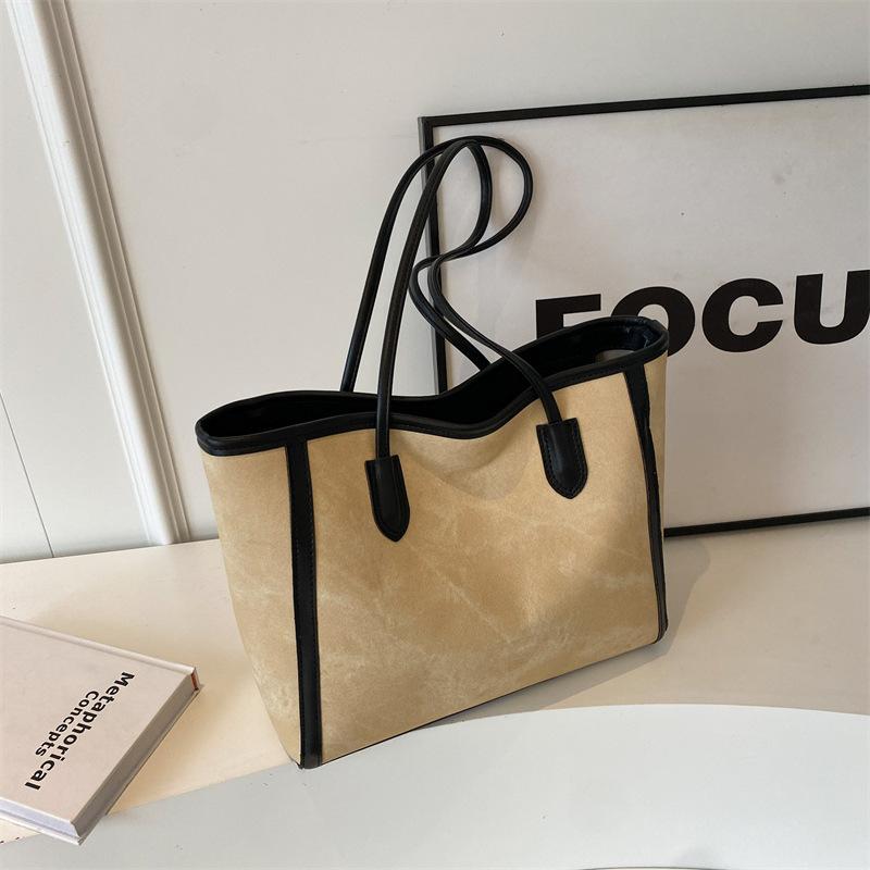

Fashion commuter retro large-capacity bag women s 2025 new autumn and winter explosion foreign style shoulder bag casual tote bag