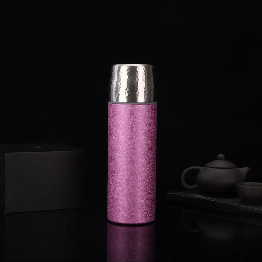 Neue Luxus-Isolierbecher aus reinem Titan mit Trennung von Tee und Wasser, gehämmertem Deckel, thermale Teetasse, High-End-Geschenkset für Zuhause & Geschäft
