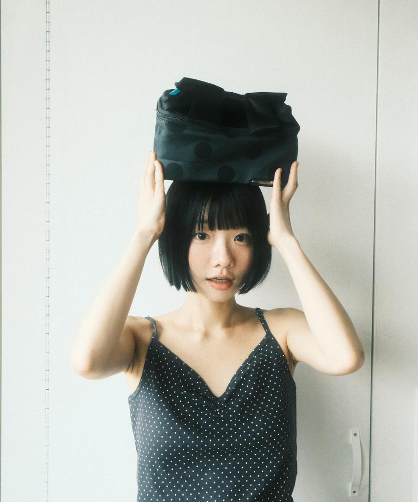 Siwl107 [Large Capacity] Dotty Pouch (Black)