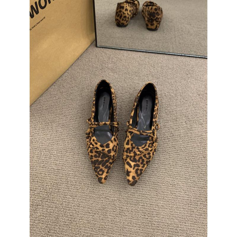 

Внутреннее увеличение высоты ретро замшевые остроносые туфли Мэри Джейн женская обувь 2025 новая весенняя для通勤 французские вечерние туфли 39 цветной печати леопарда