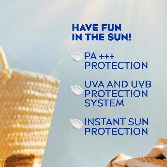 NIVEA SUN Protect and Moisture 125 ml LSF 50, fortschrittlicher Sonnenschutz für sofortigen Schutz | PA+++ UVA- und UVB-Schutz | Vitamin E + Feuchtigkeit | Männer und Frauen