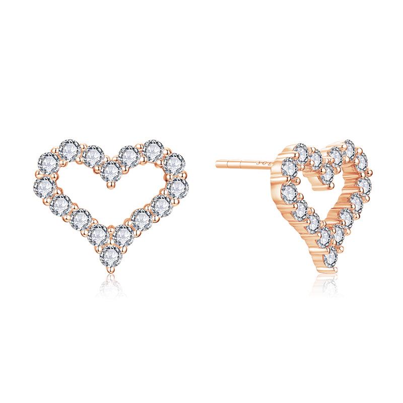 Elegant S925 Sterling Silver Moissanite Heart Stud Earrings for Women - Fashionable, Versatile, and Luxurious Heart-Shaped Jewelry.