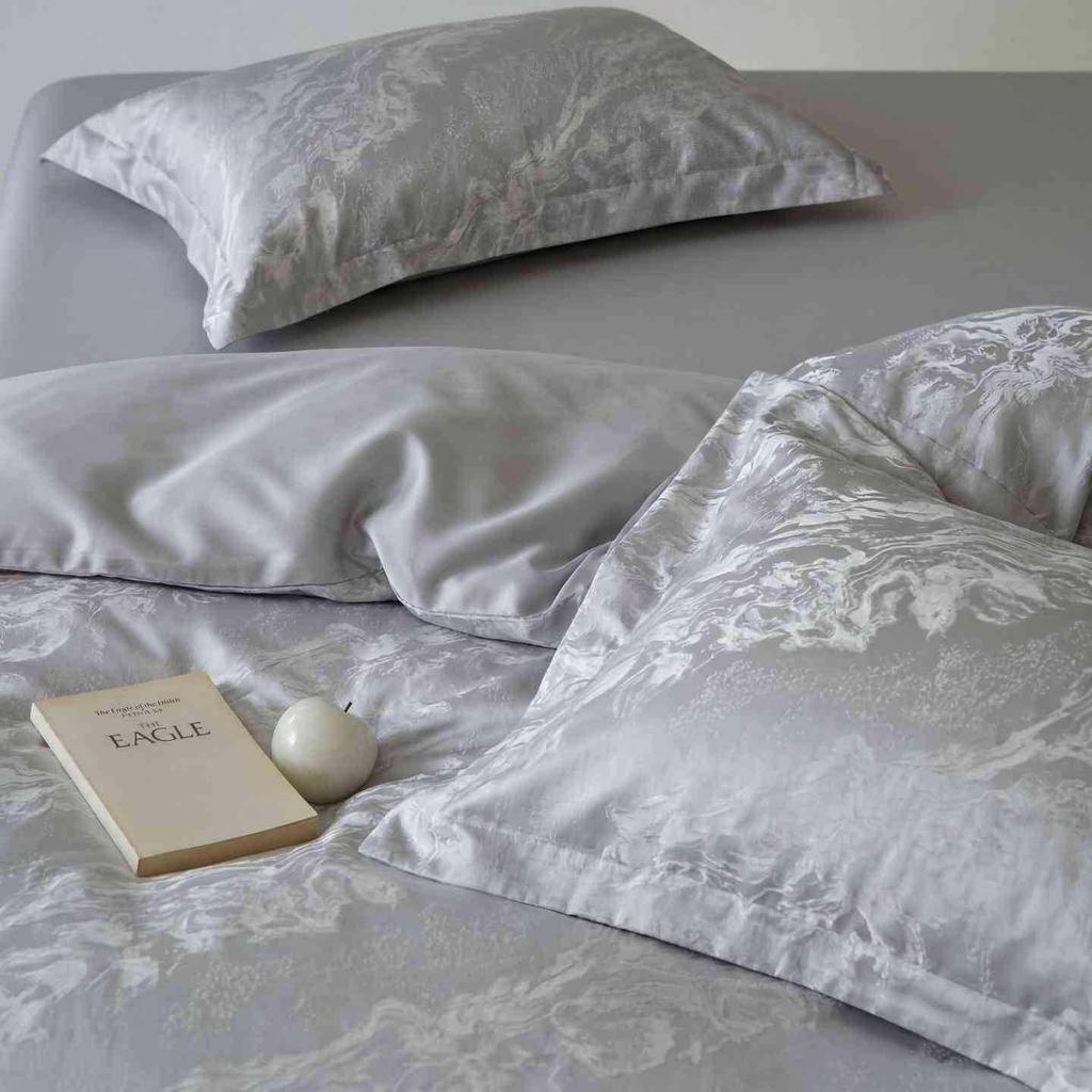 Luxury Cationic Jacquard Bedding Set for Students - 3/4 Pieces