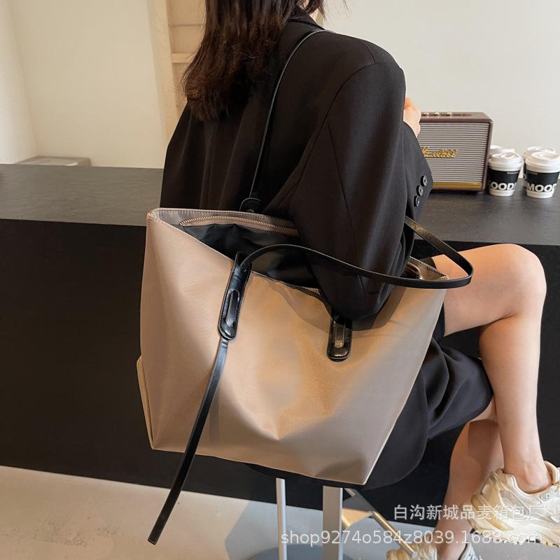 Textured Bag Women's 2025 Large-capacity Simple Commuter Messenger Tote Bag, College Student Class Shoulder Bag