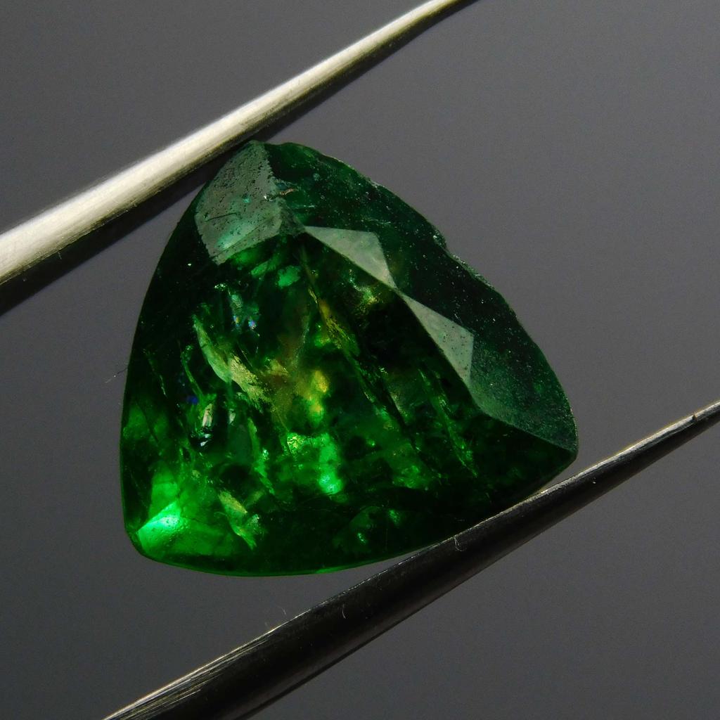 Natural Green Emerald Loose Gemstone Trillion Cut 7 ct From Zambia for Jewelry Making and Crafts