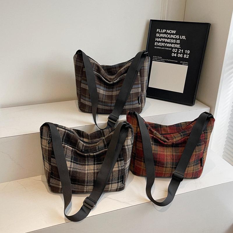 New plaid bag Korean ins literary and art fan college student class tote bag versatile commuter shoulder bag