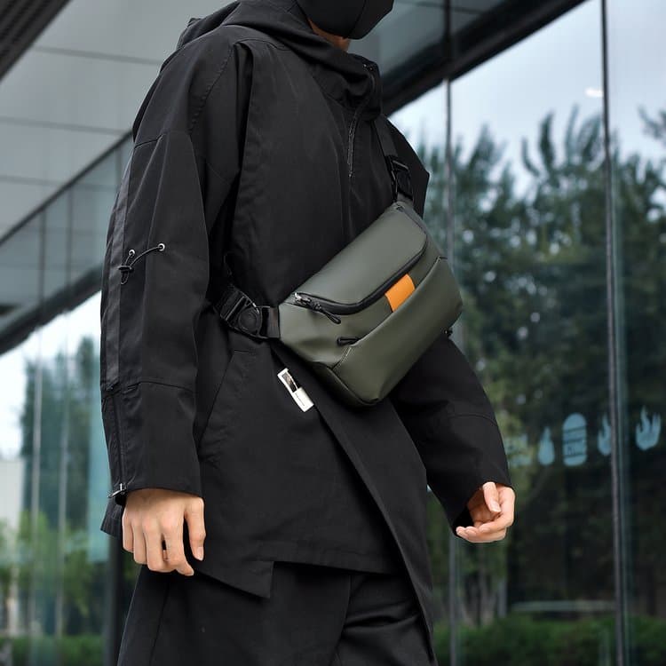 New men's messenger bag breast bag