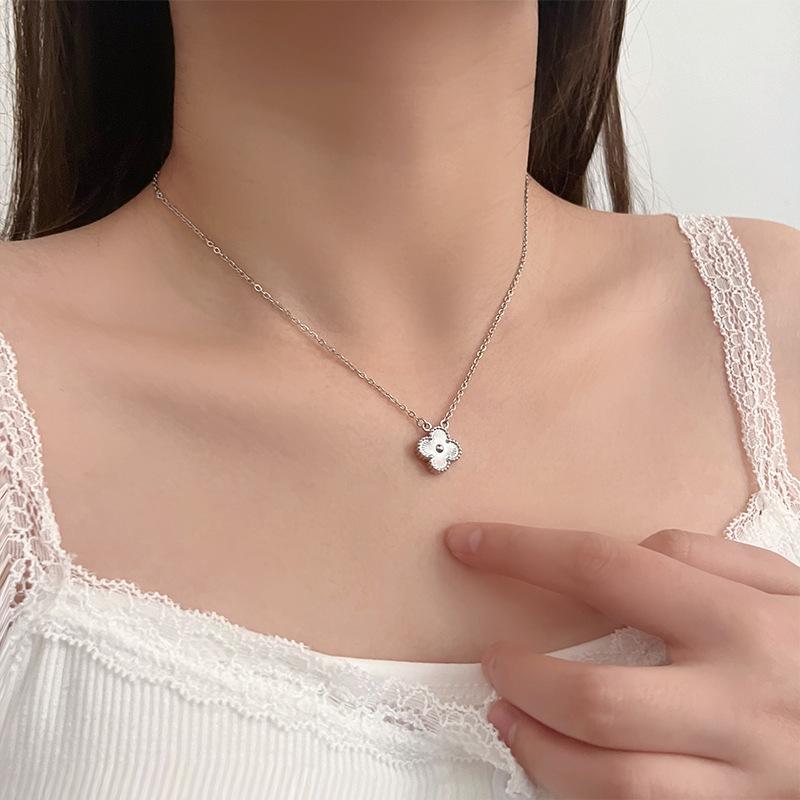 Elegante Collana con Perle d'Argento e Zaffiri - Catena per Clavicola Anti-Sbiadimento, Versatile per Donna