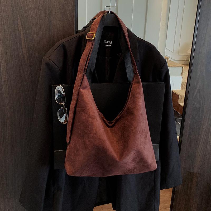 Sueded 2026 Retro Women's Tote: Large-Capacity Commuter Shoulder Bag