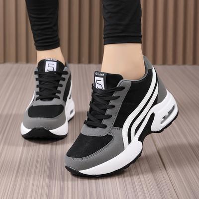 Schuhfabrik neuer Frühling und Herbst weiche Sohle Lederoberfläche innen Höhe erhöhen Damenschuhe Plateau Freizeitsportschuhe Damen weiße Schuhe