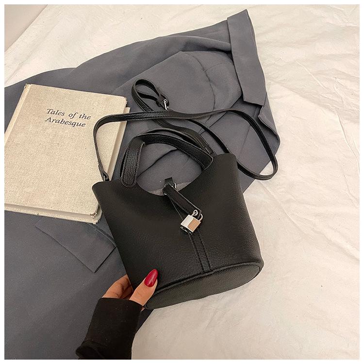 Beliebte tragbare Eimertasche Damen Frühling und Sommer 2025 Neue einfache und lässige Umhängetasche Modische Umhängetasche