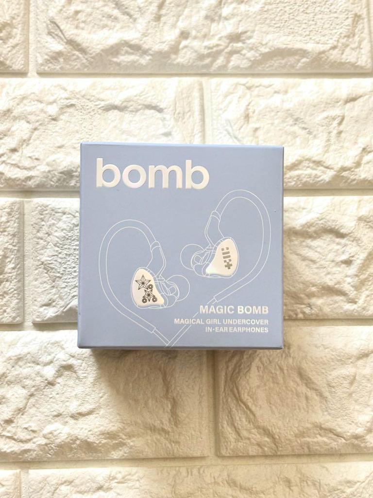 [POUŽITÉ] ILLIT 3. Mini Album Bomb Verze Merch (Žádná sluchátka)