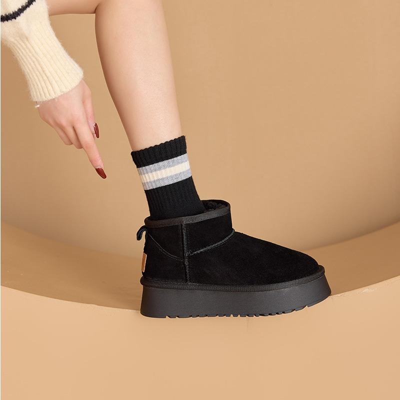 

Autumn and winter velvet small size leather snow boots women s thick-soled casual velvet snow cotton shoes women s thickened women s cotton shoes 32