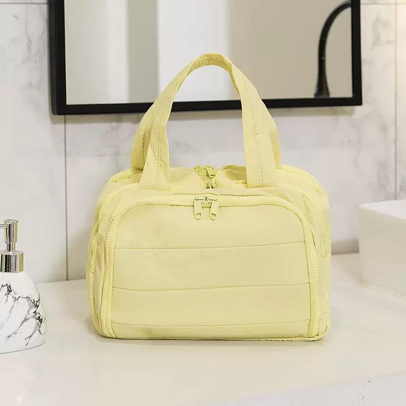 

Водонепроницаемая Легкая Разделенная Дорожная Косметичка - Большая Вместимость Портативный Ручной Органайзер для Туалетных Принадлежностей 31x19x21 cm