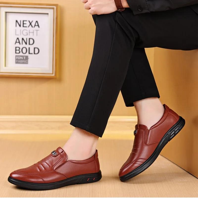 Fashion Spring Autumn New Slip-on Leather Loafers for Men Designer Soft-soled Casual Men Shoes Fashion Light Male Driving Shoes