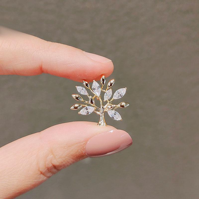 Happiness Tree Brooch Personalized Pin Small Collar Pin Anti-glare Buckle Cardigan Suit Accessory Simple Corsage