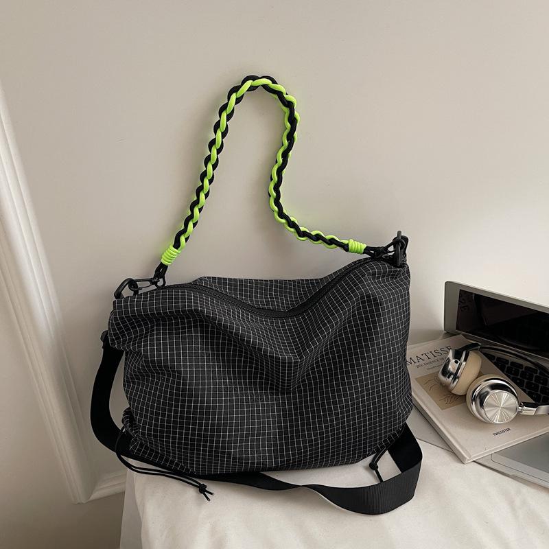 Large-capacity plaid crossbody bag casual sporty style new bag simple commuter lightweight shoulder bag