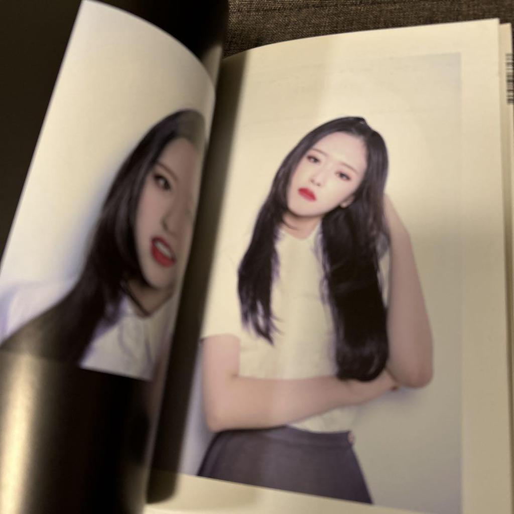 [USED] LOONA Girl of the Month 1st Mini Album: ++ Trading Card Olivia He