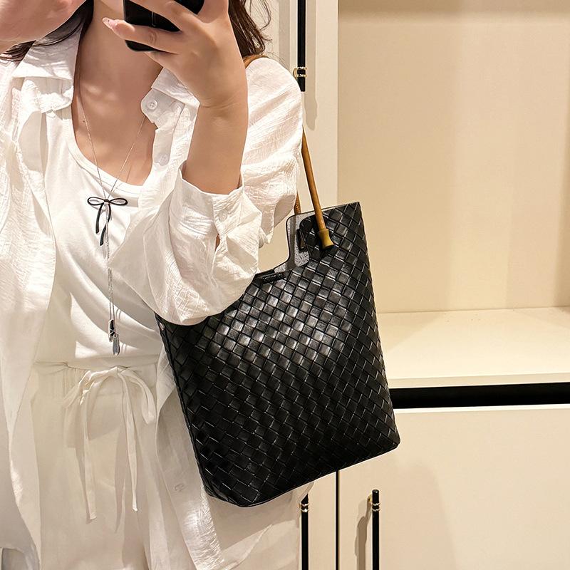 Tote Bag Women's New Versatile Large-capacity Shoulder Armpit Bag