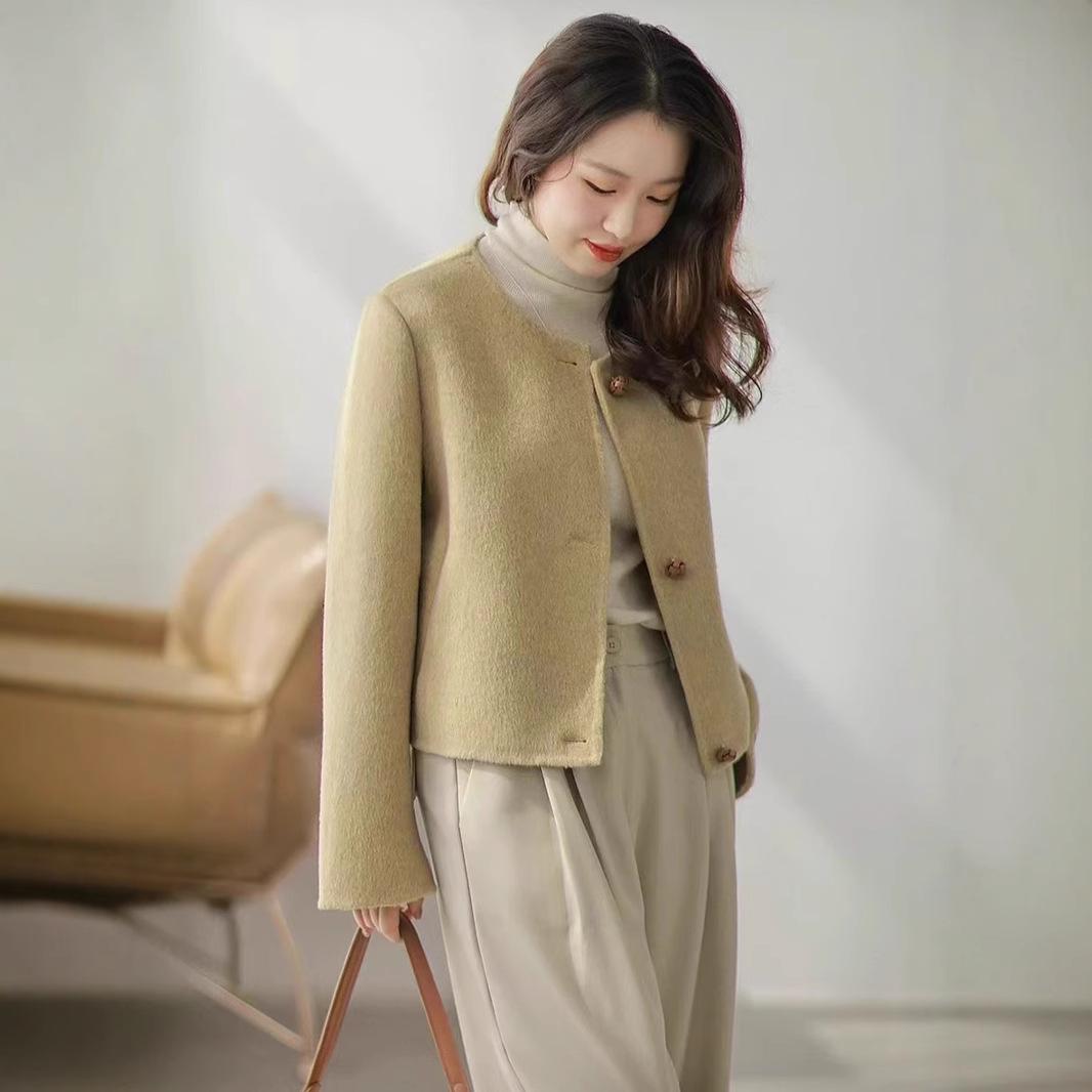 

Женское короткое двухстороннее кашемировое пальто в корейском стиле - осень/зима, высококачественная шерсть, круглый вырез, прямые плечи. Small