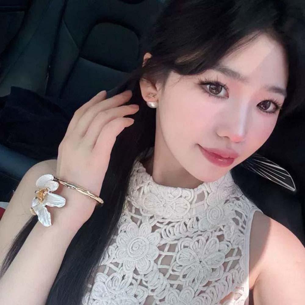 Openable Tulip Bangle Exaggerated Metal Flower Bracelet Classical Golden and White Bangle Girls