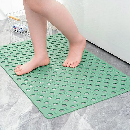 Absorbent Non-Slip Bathroom Mat with Suction Cups and Large Drainage Holes