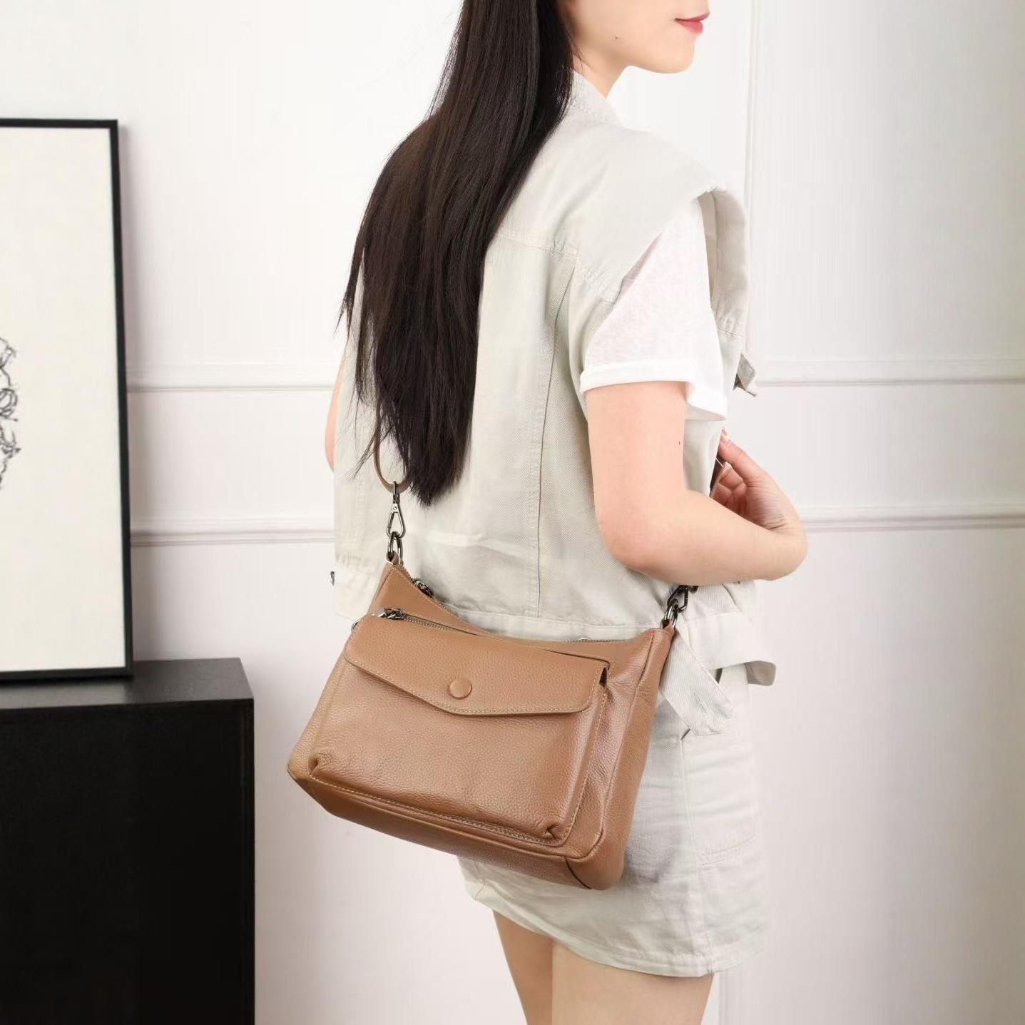 

2025 Stylish Commuter Crossbody Bag: Versatile High-End Small Square Design 28*12*21 коричневий