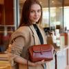 Bolsa Transversal Retro Feminina em Couro Genuíno - Elegante, Versátil, Pequena Bolsa de Couro para Ombro para o Dia a Dia.
