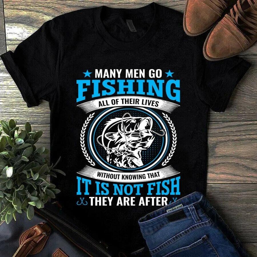 Molti Uomini Vanno a Pesca Tutta la Loro Vita Senza Sapere Che Non È Pesce T-shirt da Uomo e da Donna