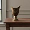 Blumenkrug mit Bronze-Finish Traditionell Rustikal Vintage Metallvase Weithals Geprägter Sockel