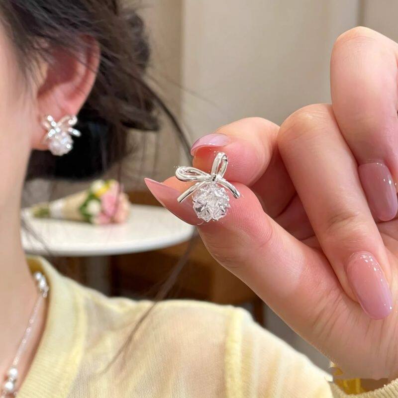 Silver Needle Super Flash Zircon Bow Stud Earrings Light Luxury High Sense Exquisite Earrings Fashion Sweet Wind Show Face Small Earrings