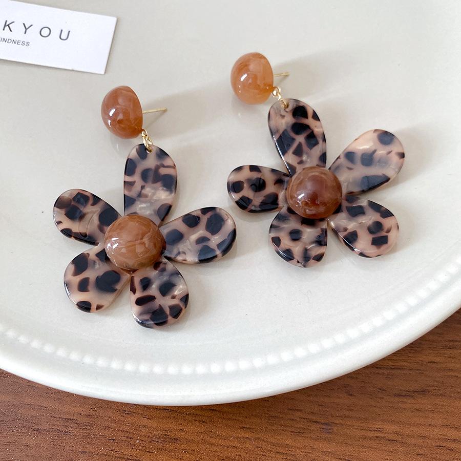 Silver needle resin smudged leopard print flower stud earrings retro Spice Girl fashion personalized earrings design sense niche earrings women