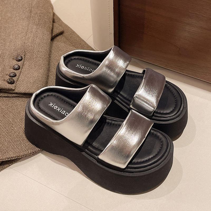 

Толстоподошвенные туфли на высоком каблуке, крутые шлепанцы для маленьких мужчин, женская летняя обувь 2025, новинка, суперпопулярная модная модель интернет-знаменитости, под юбку, пляжная обувь 40 серебряный