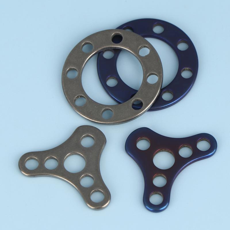 Stylish And Simple Titanium Alloy Accessories Edc Keyring Portable Multi-Hole Keychain Outdoor Tools