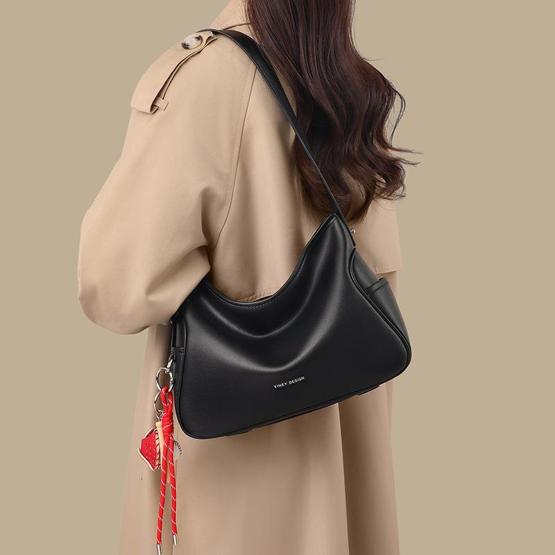 

Bag women s new women s bag summer leather shoulder armpit bag large capacity versatile messenger bag