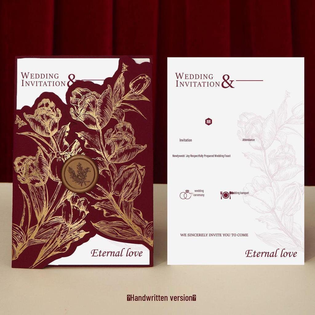 Hochzeitseinladung aus bordeauxrotem Samt mit Wachssiegel – Luxuriös und französisch inspiriert