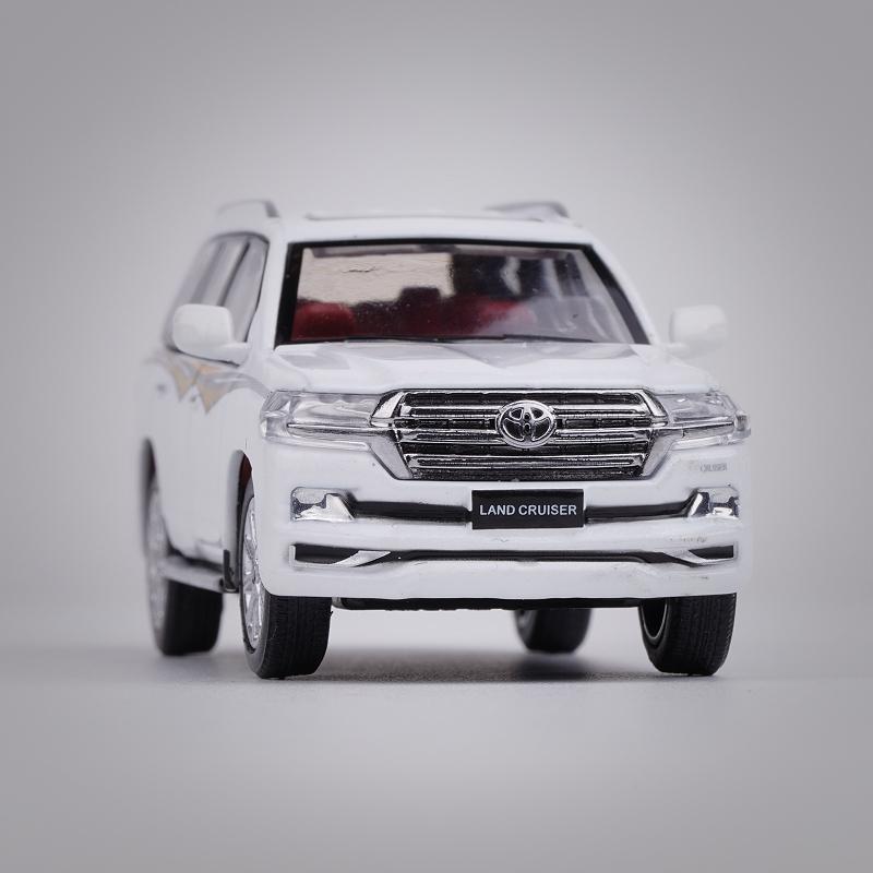 1/64 TOYOTA Land Cruiser LC200 Miniatyrmodell JKM 1/64 Premium SUV Leketøybil Kjøretøy Frie Hjul Støpt Legering Samling Gave